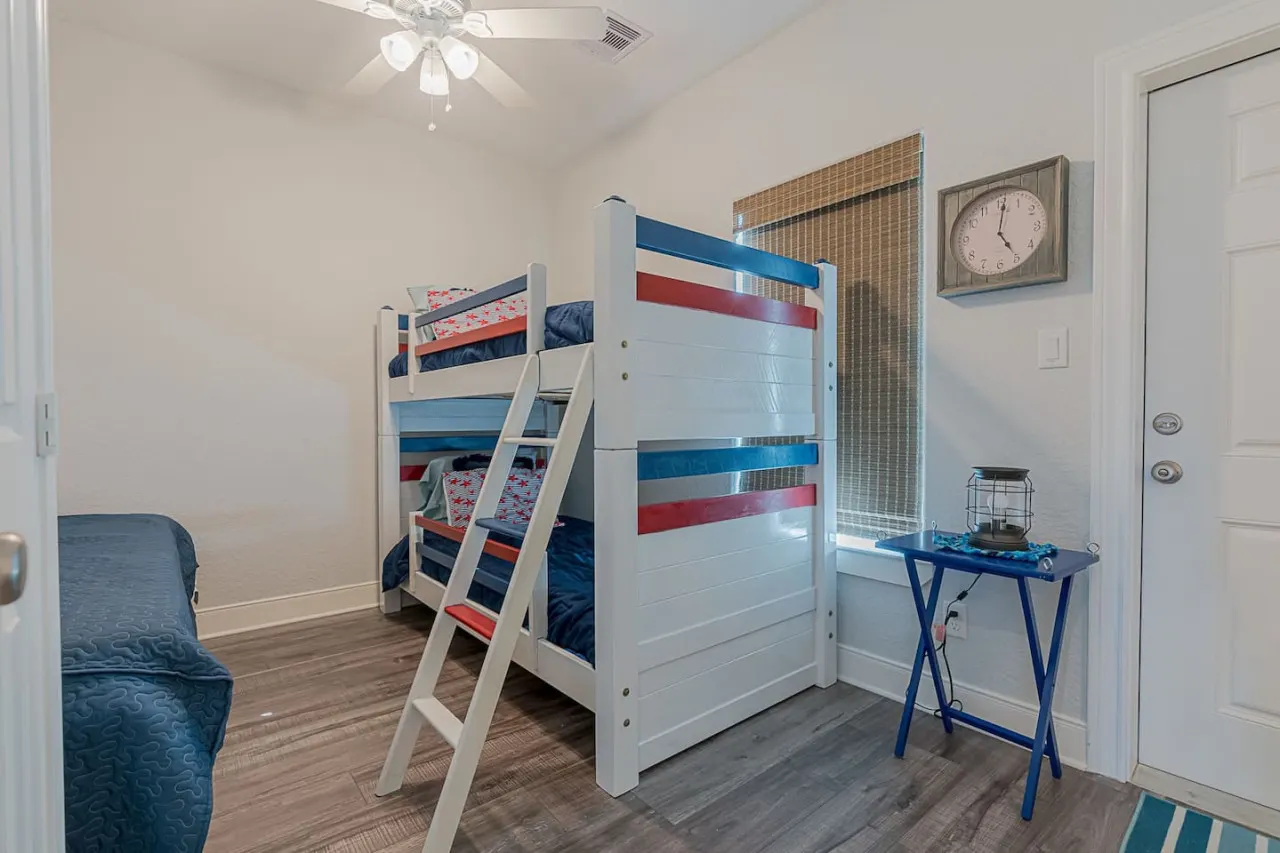 The Coast is Clear! Great Home By Beach & Bay 17