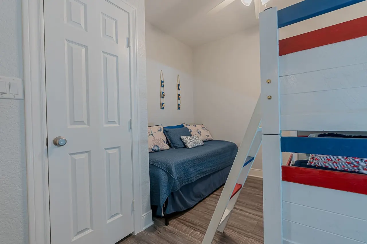 The Coast is Clear! Great Home By Beach & Bay 18