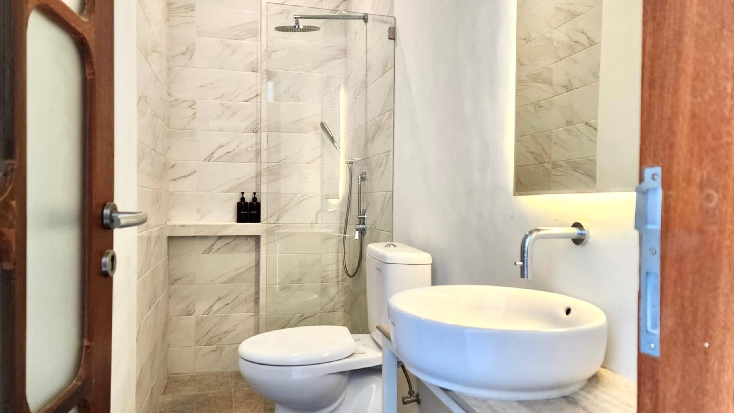 Suite 5-1 BR w' Balcony in Canggu 15
