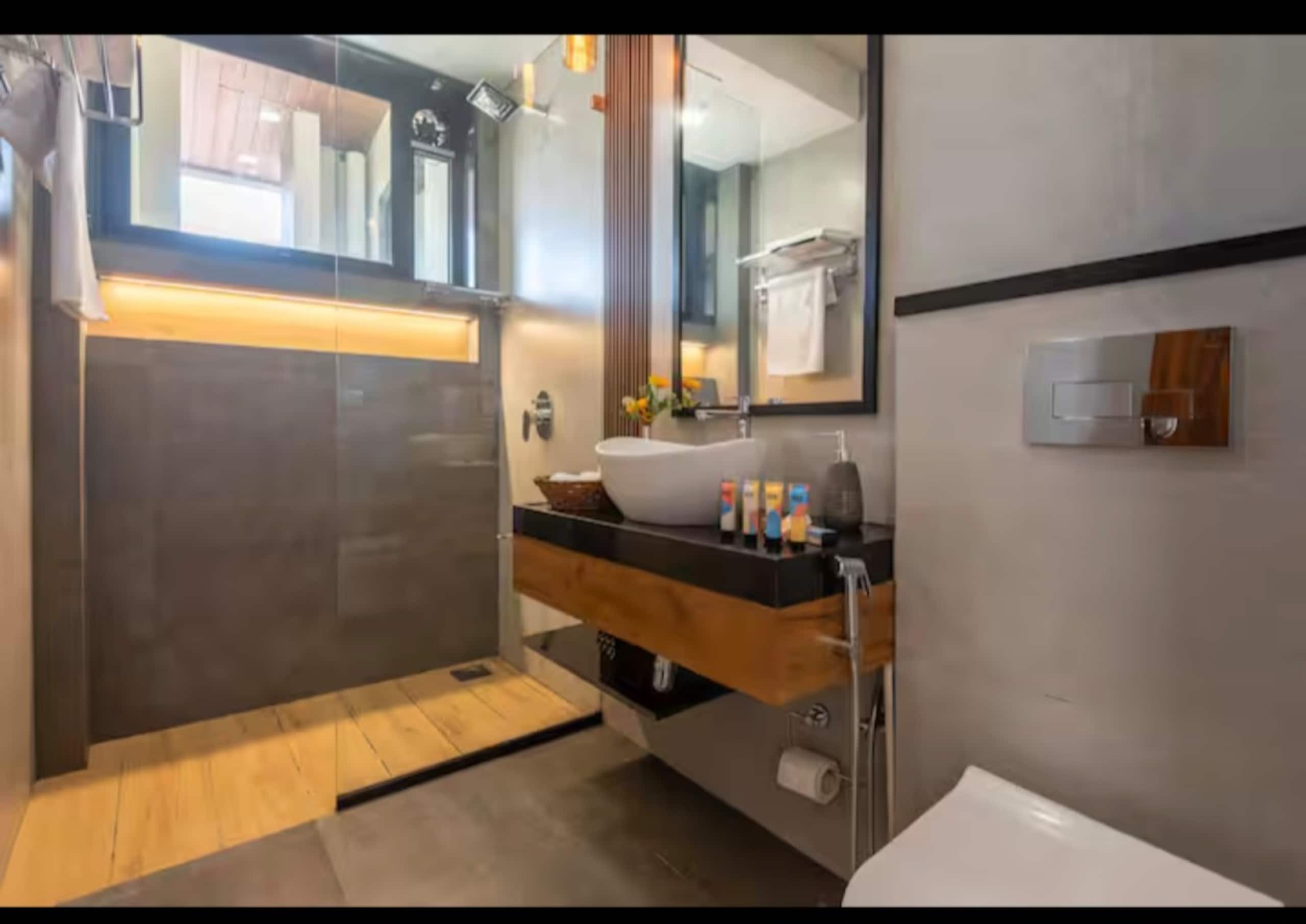 Luxury Evara Villa Pool +Jacuzzi+Lake touch Pawna 25