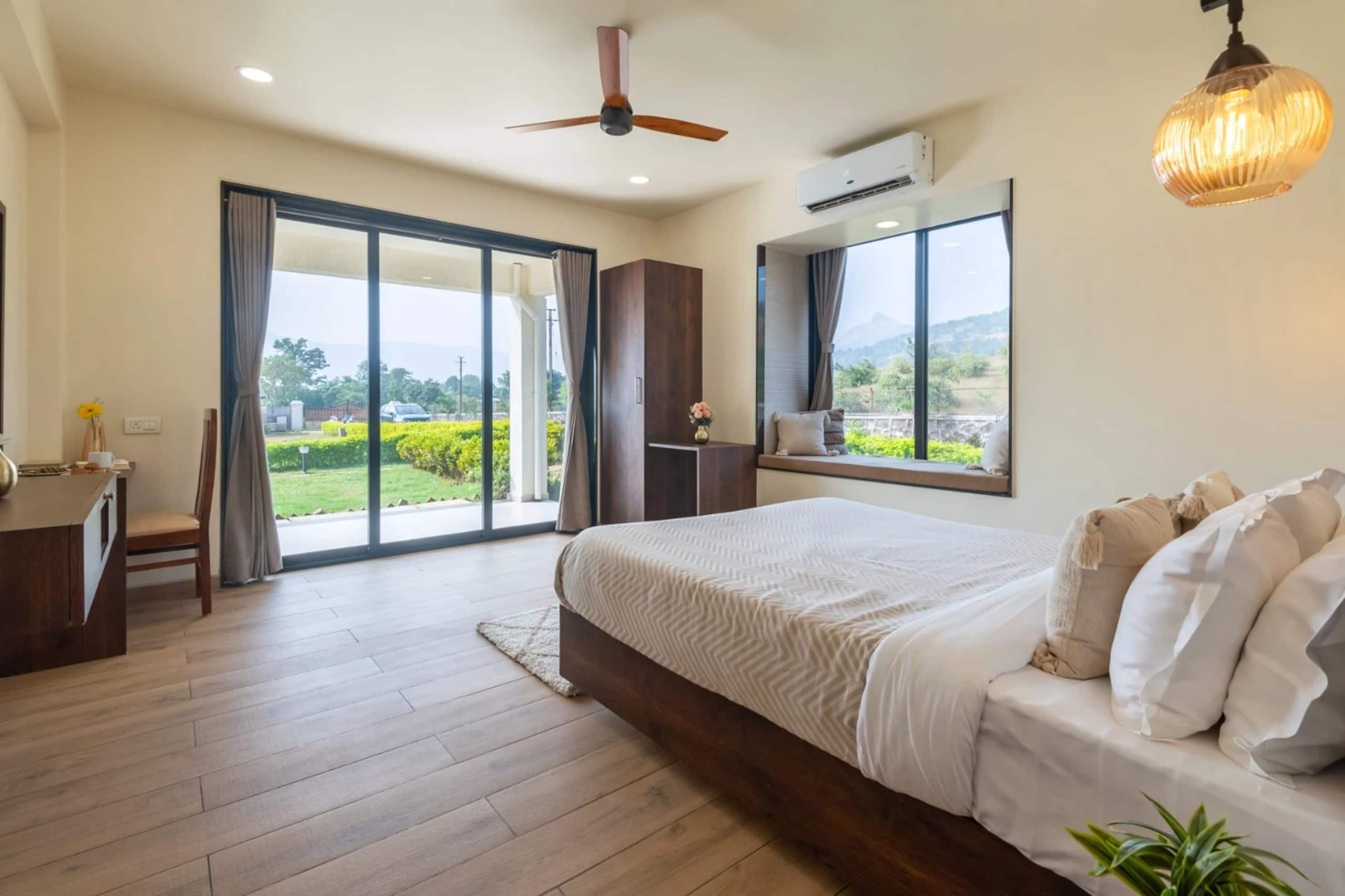Luxury Evara Villa Pool +Jacuzzi+Lake touch Pawna 15