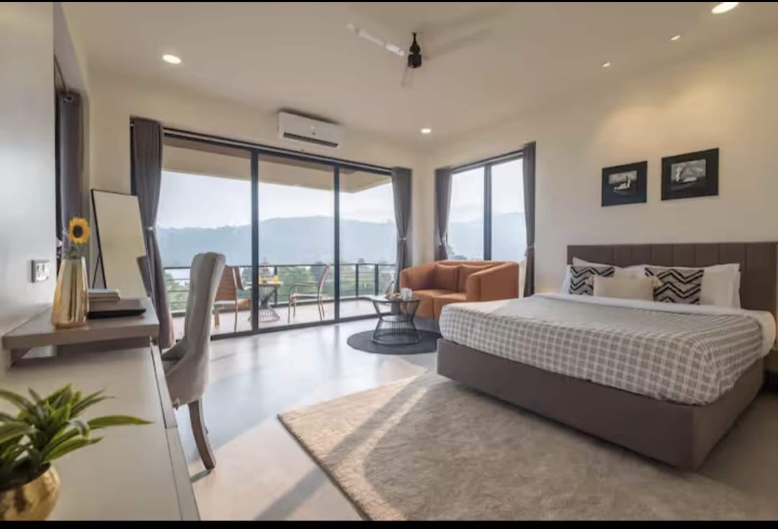 Luxury Evara Villa Pool +Jacuzzi+Lake touch Pawna 18