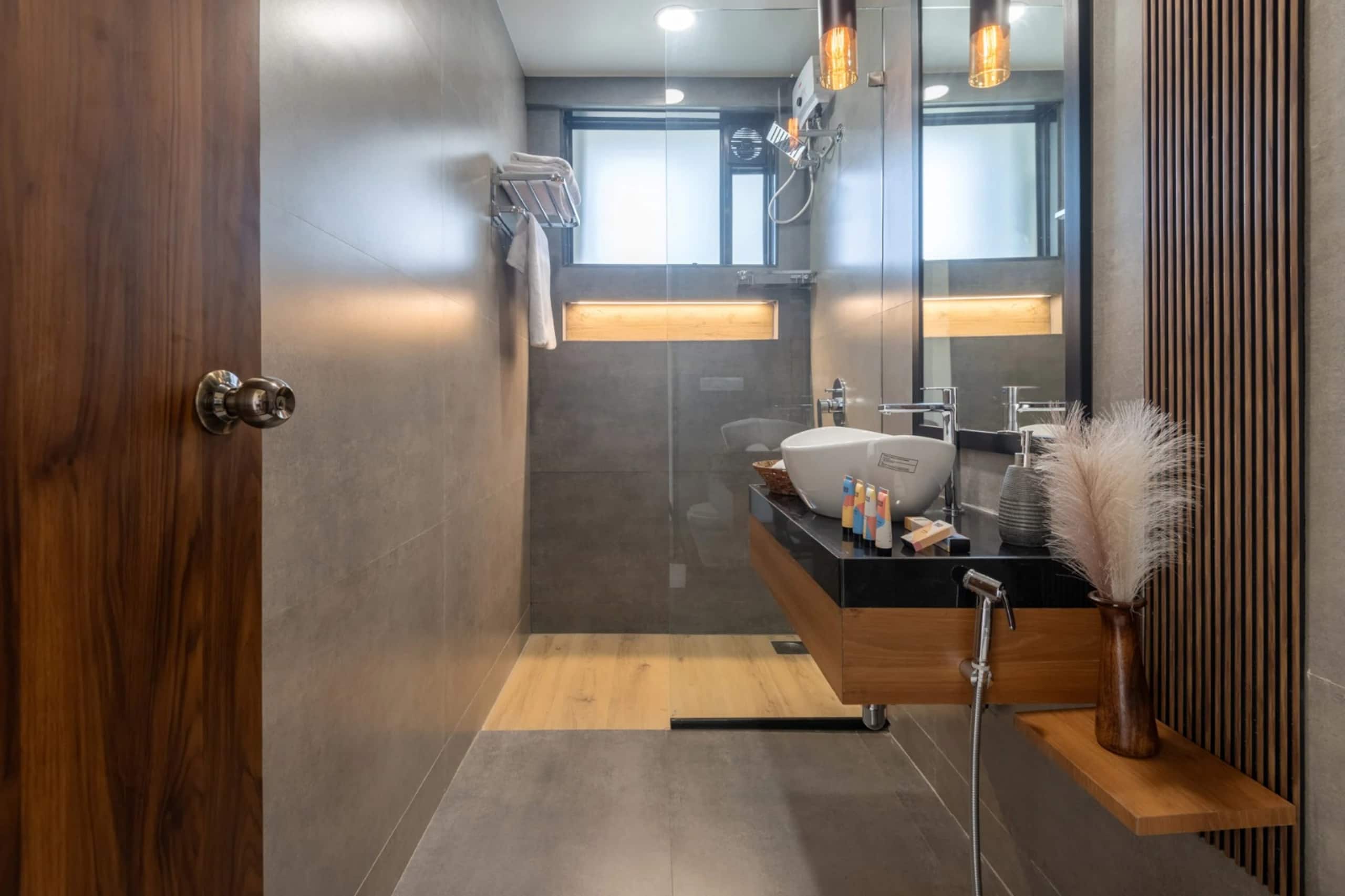 Luxury Evara Villa Pool +Jacuzzi+Lake touch Pawna 24