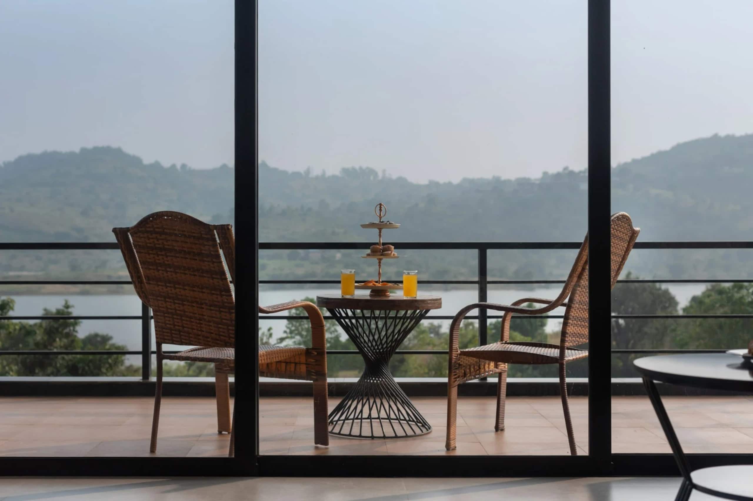 Luxury Evara Villa Pool +Jacuzzi+Lake touch Pawna 8