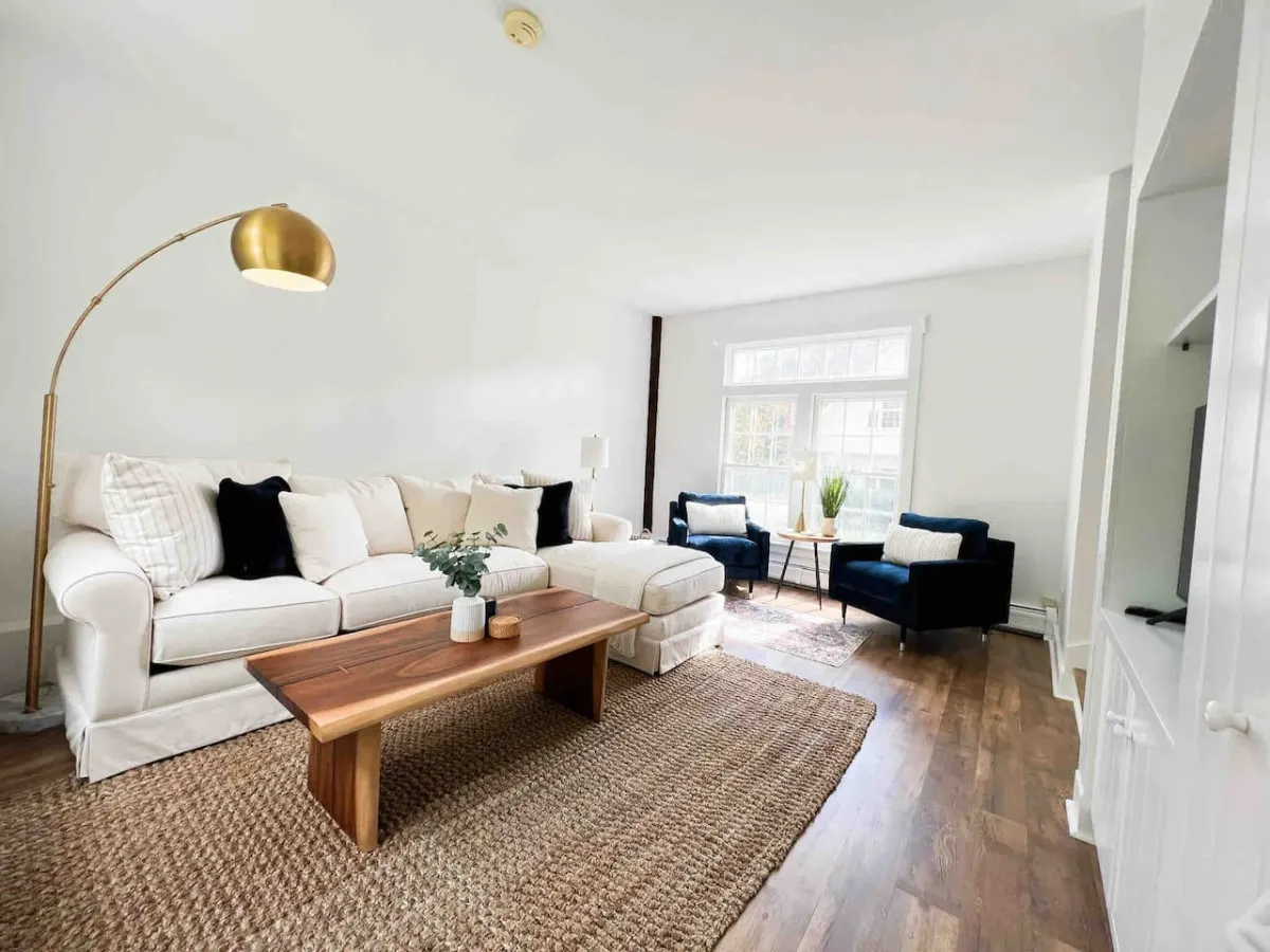 Spacious, Modern Getaway Minutes to Skiing