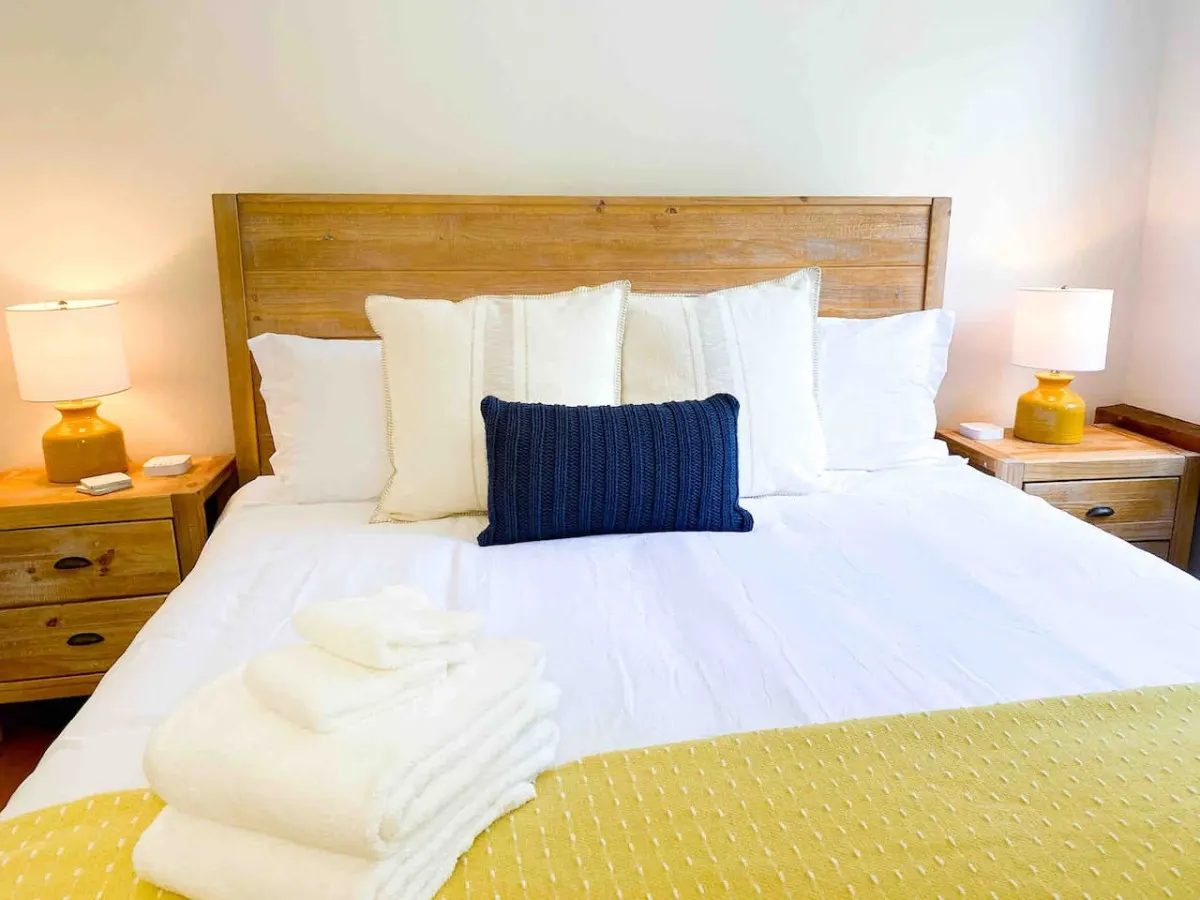 Spacious, Modern Getaway Minutes to Skiing 12