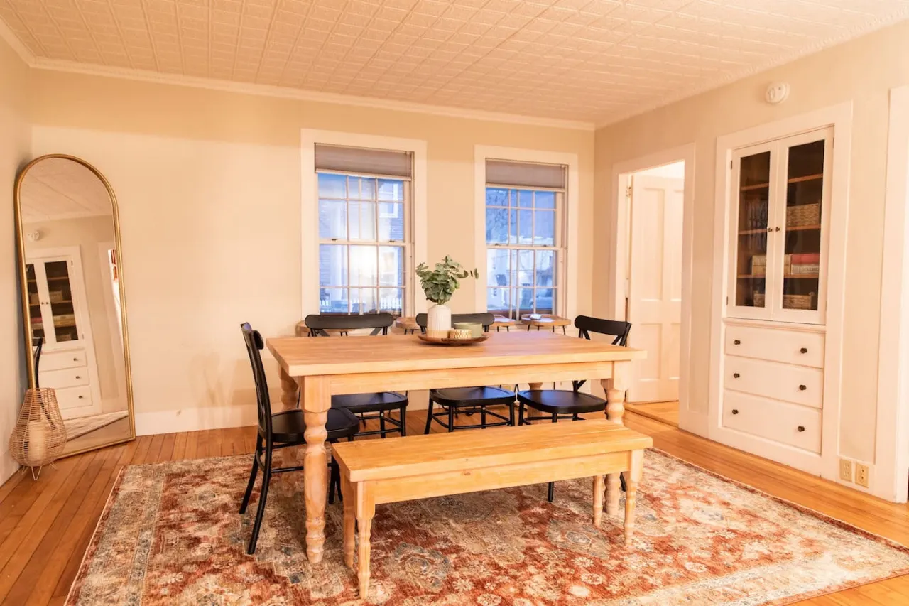 Spacious, Modern Getaway Minutes to Skiing 19
