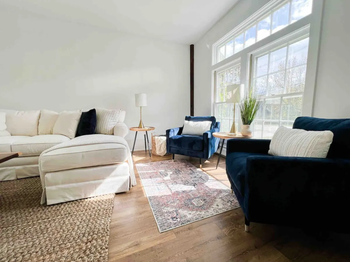 Spacious, Modern Getaway Minutes to Skiing 8
