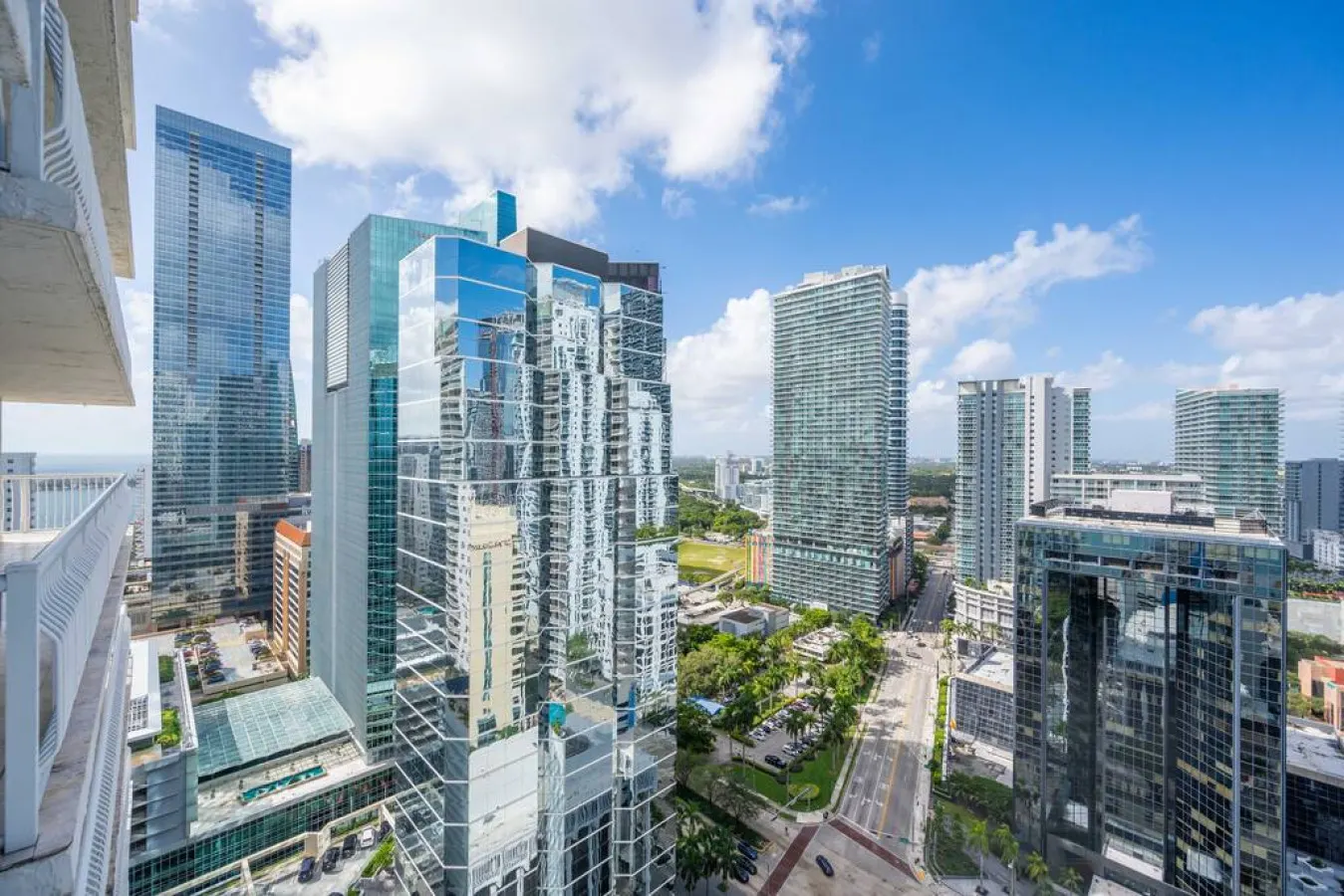 High floor unit 3 bedrooms in the heart of Miami 10