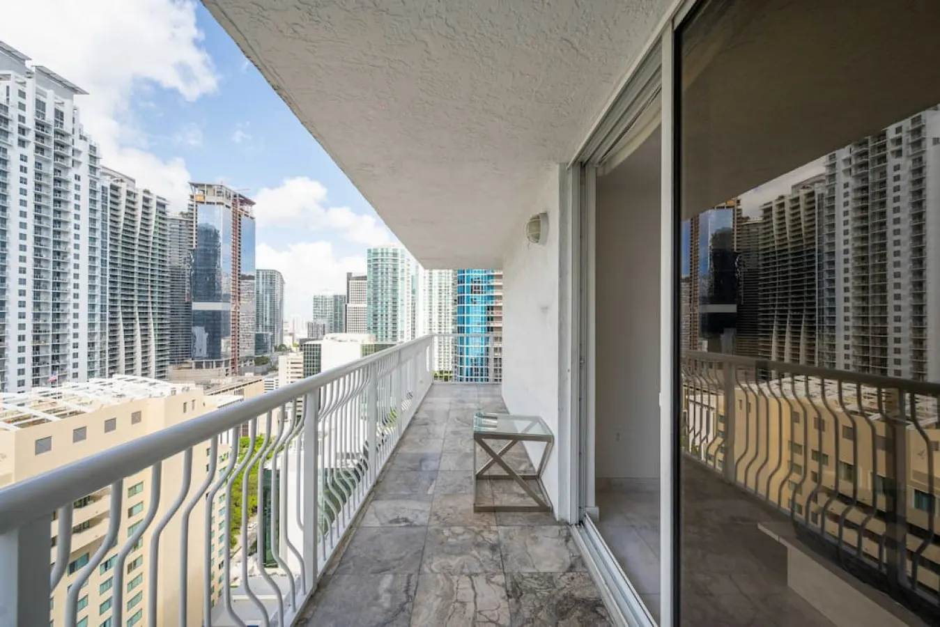 High floor unit 3 bedrooms in the heart of Miami 11