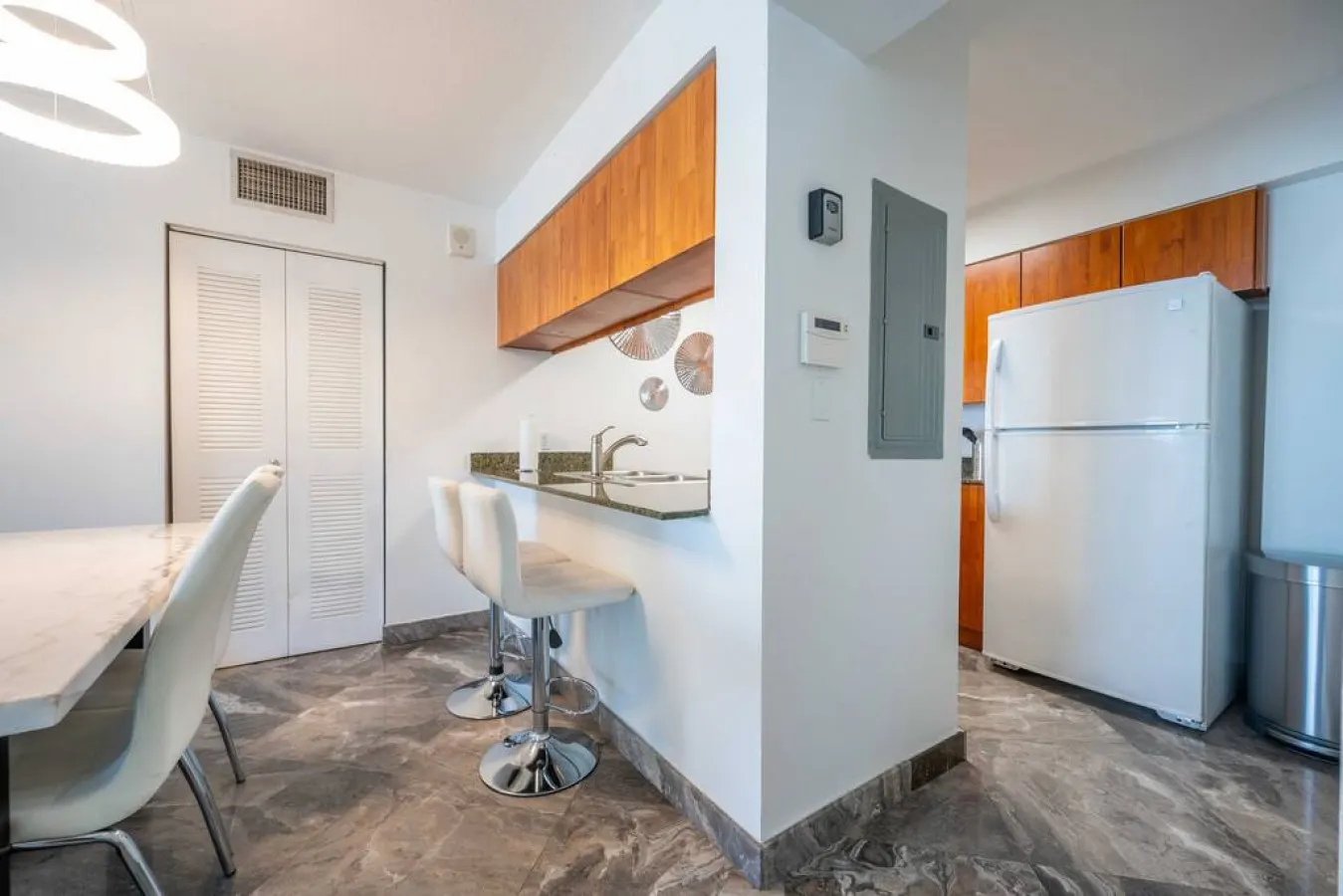 High floor unit 3 bedrooms in the heart of Miami 13
