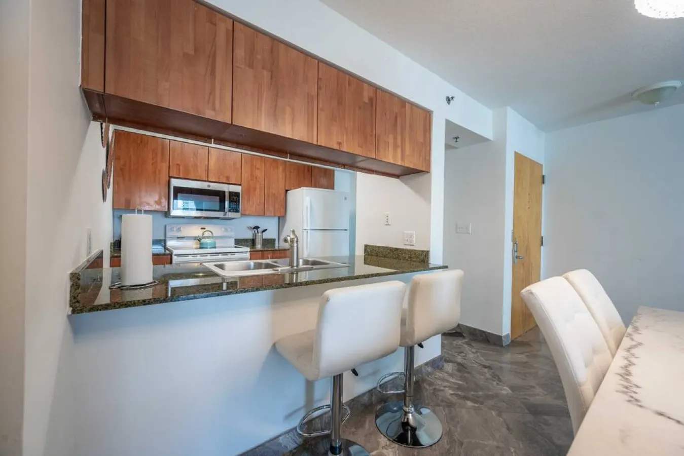 High floor unit 3 bedrooms in the heart of Miami 14