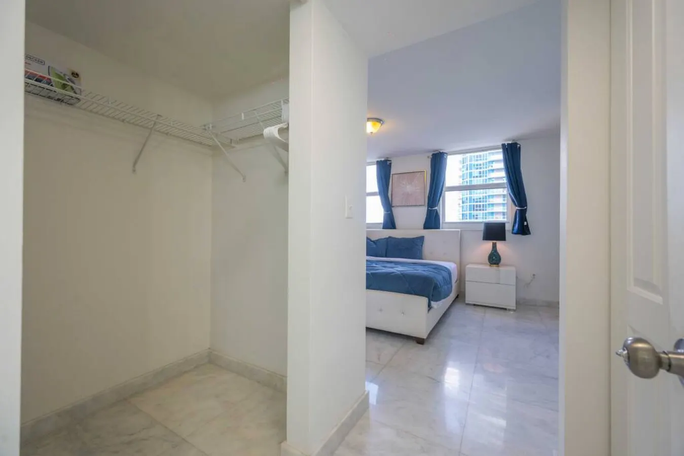 High floor unit 3 bedrooms in the heart of Miami 18