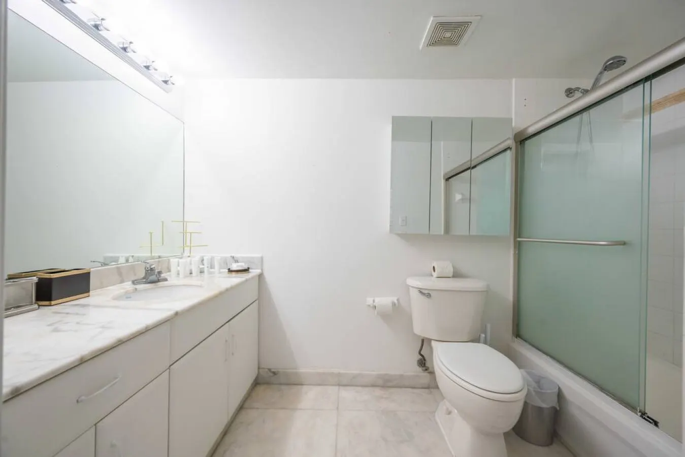High floor unit 3 bedrooms in the heart of Miami 19