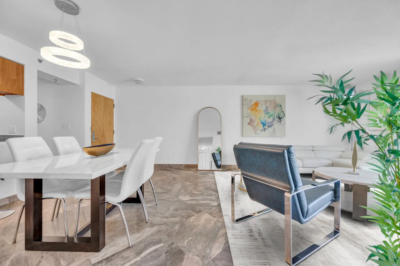 High floor unit 3 bedrooms in the heart of Miami 5