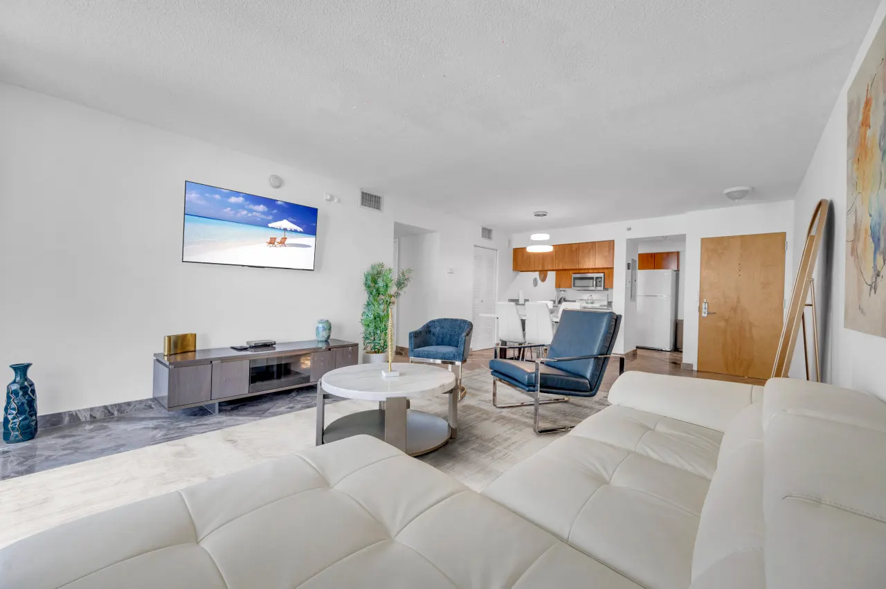 High floor unit 3 bedrooms in the heart of Miami 6