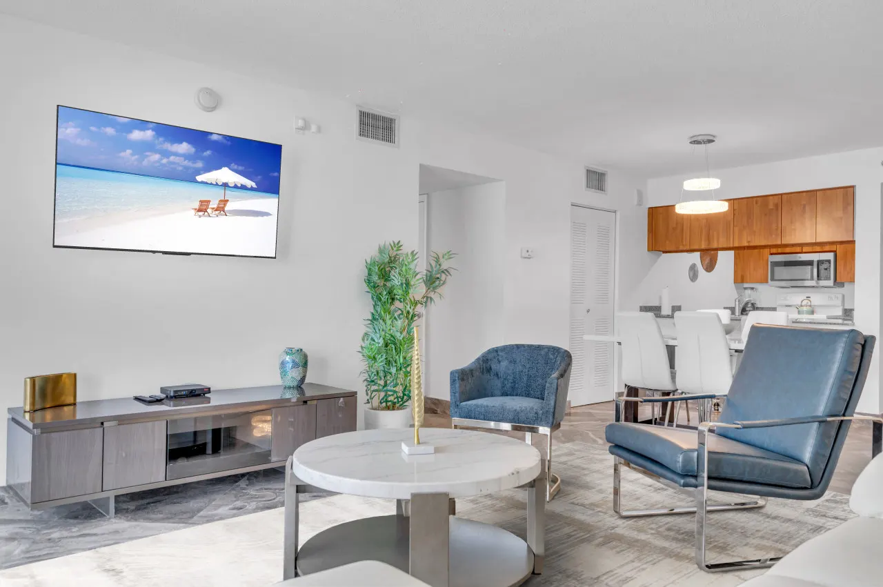 High floor unit 3 bedrooms in the heart of Miami 7