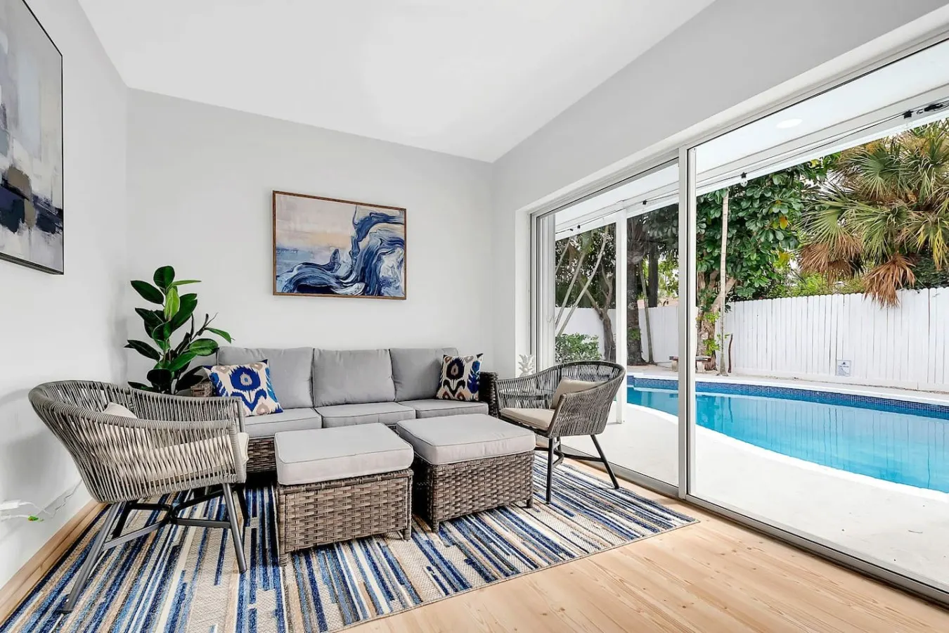 Private Hollywood Oasis, Heated, Pool Spa and BBQ 8