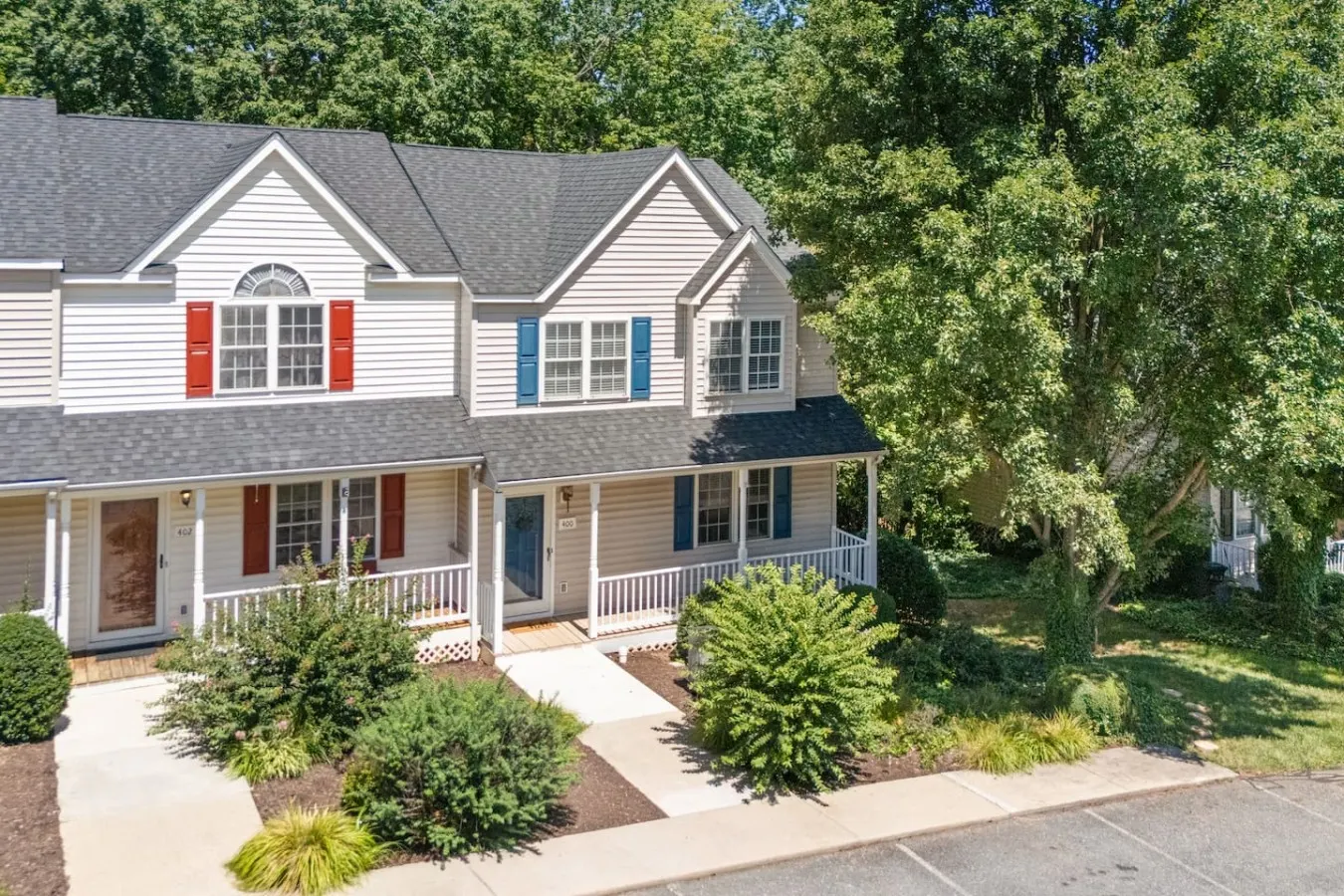 Modern Townhouse | Pool Access, Fireplace, Balcony