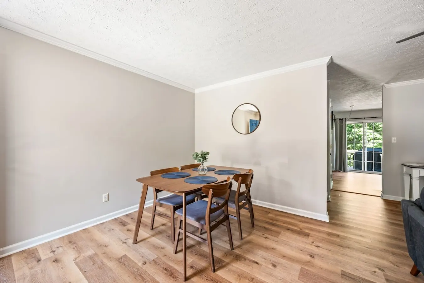 Modern Townhouse Pool Access, Fireplace, Balcony 10