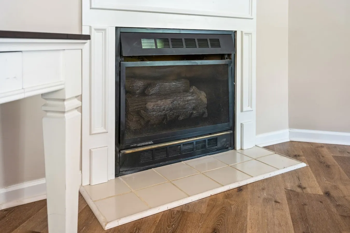 Modern Townhouse Pool Access, Fireplace, Balcony 12