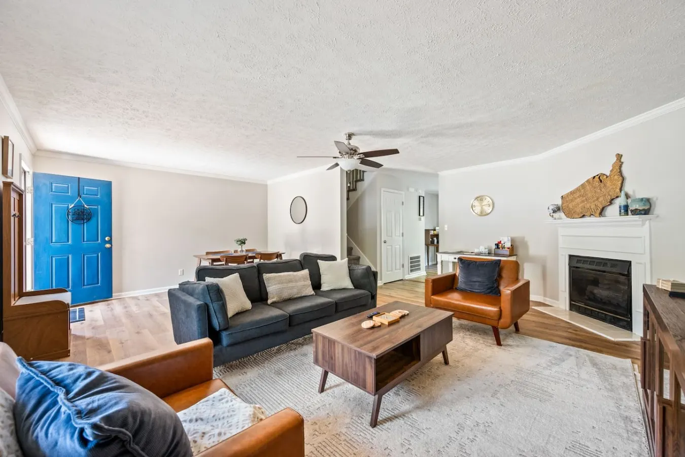 Modern Townhouse Pool Access, Fireplace, Balcony 6