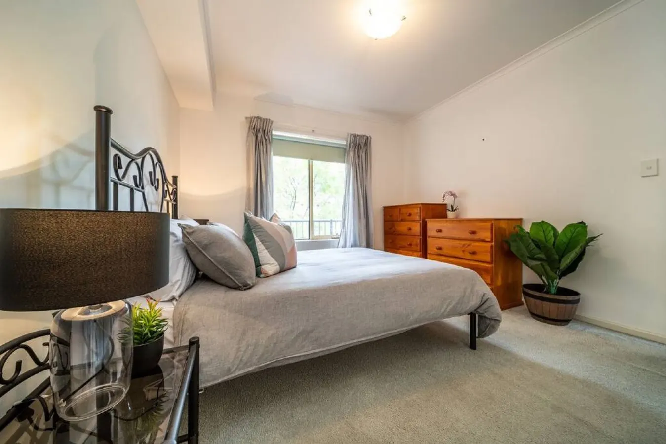 Sage on Bewes—Relaxed CBD Base with Tennis Court 16