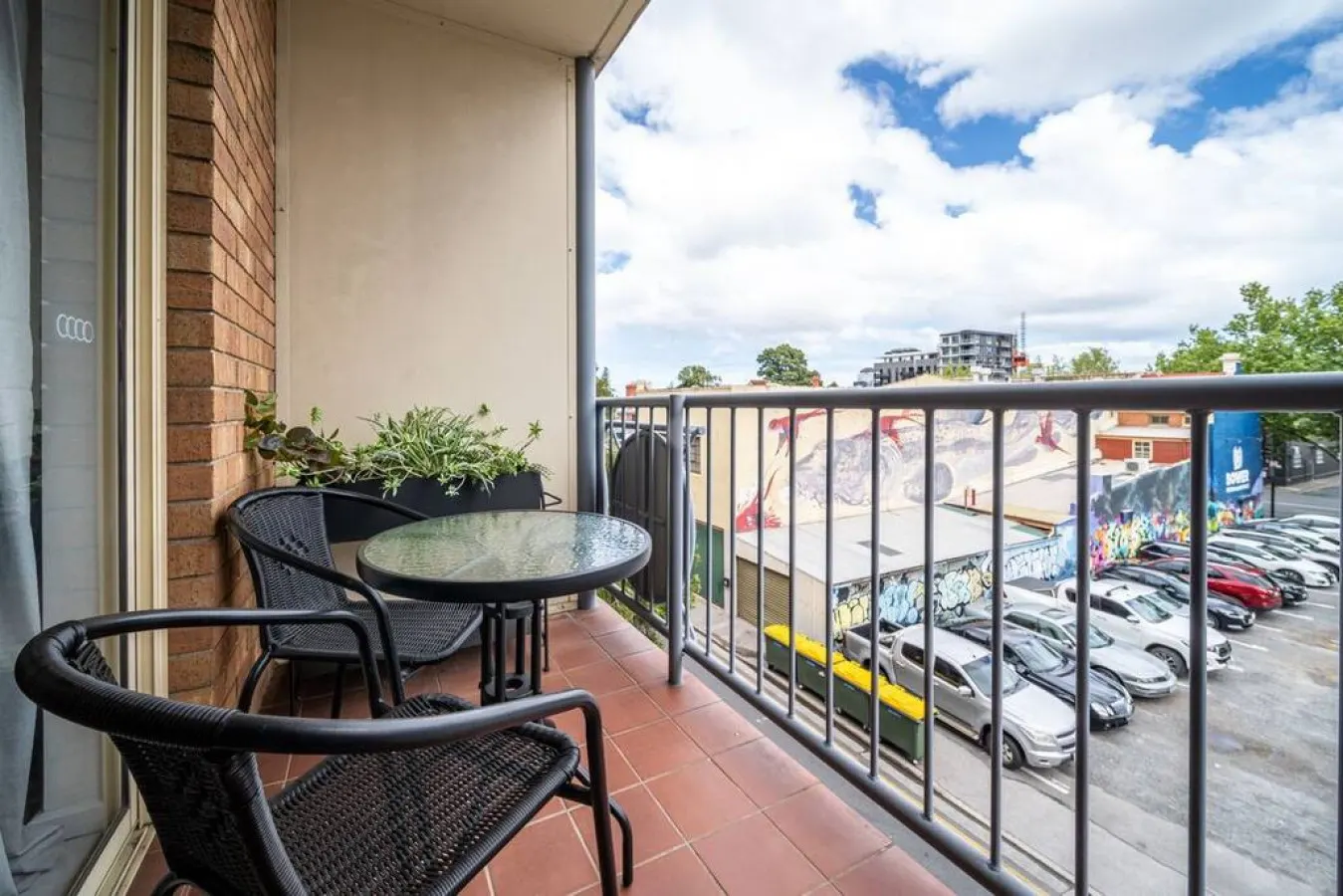 Sage on Bewes—Relaxed CBD Base with Tennis Court — photo 3