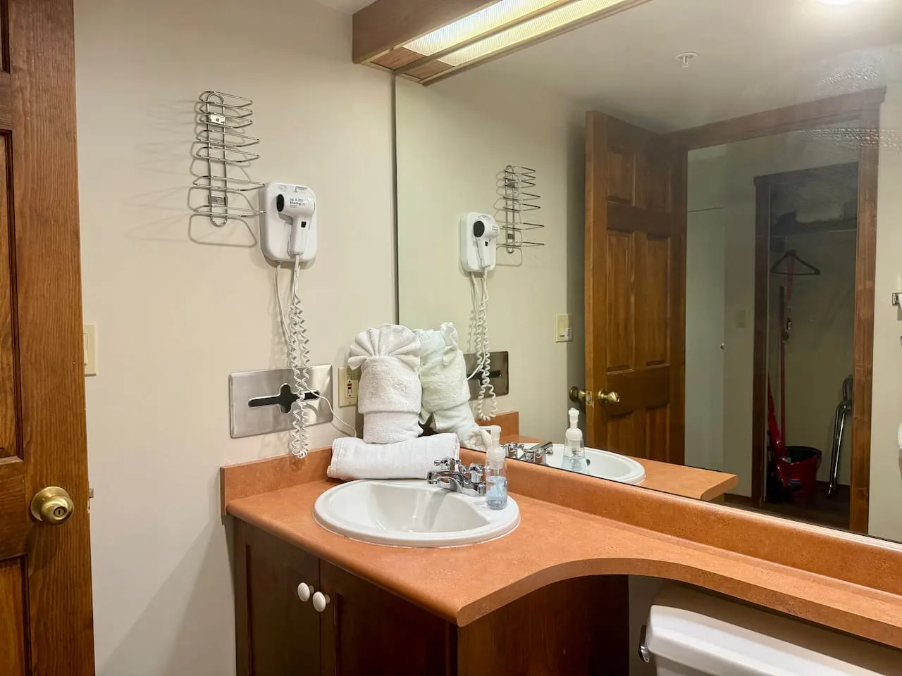 Apex Mountain ~ Crazy Colt ~ Cozy Studio w Kitchen 17