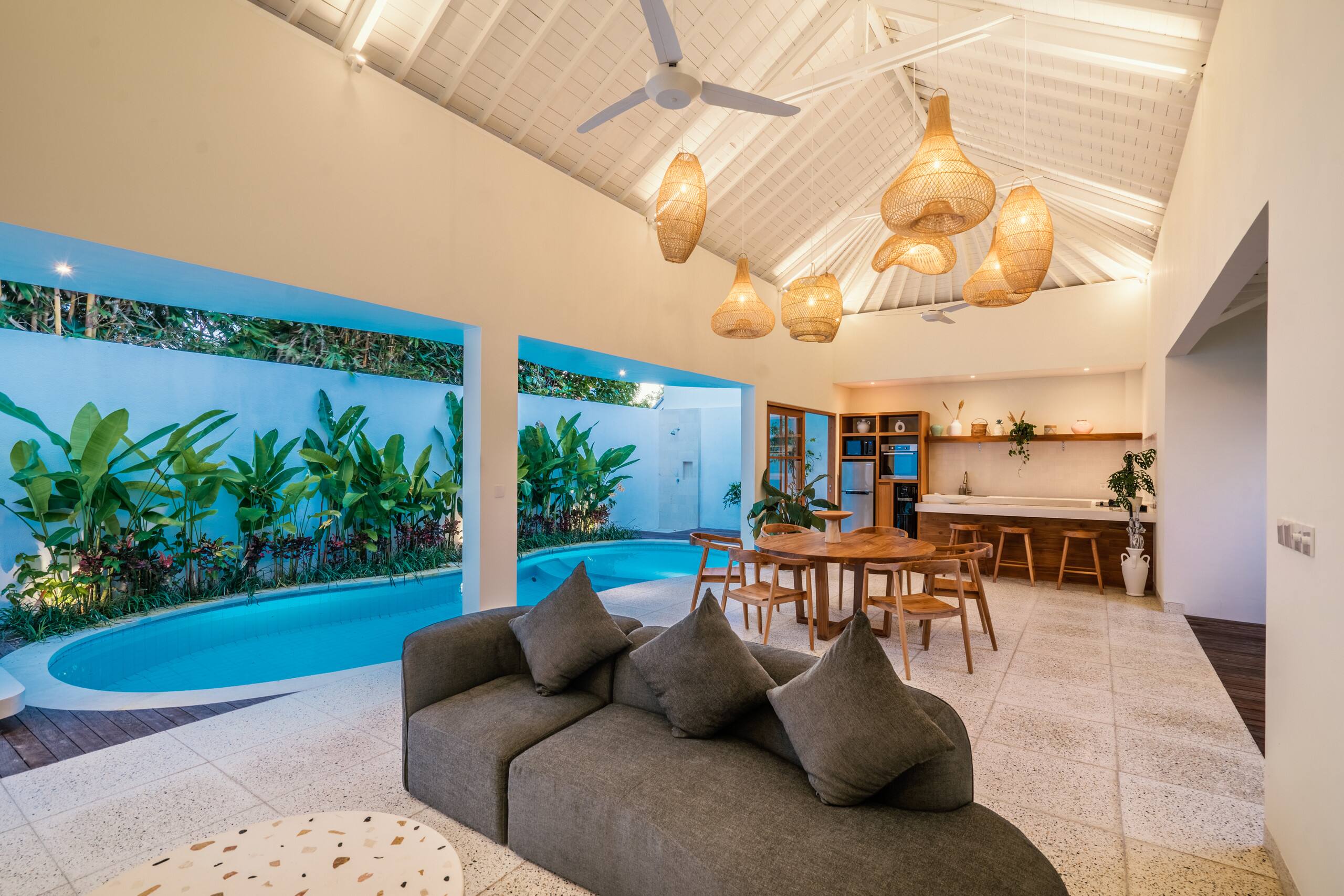 Super Stylish 3BR Pool Villa in Berawa, Canggu — photo 2