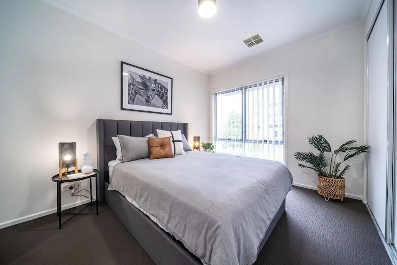 Black Oak at Brompton – Contemporary Parkside Stay — photo 2