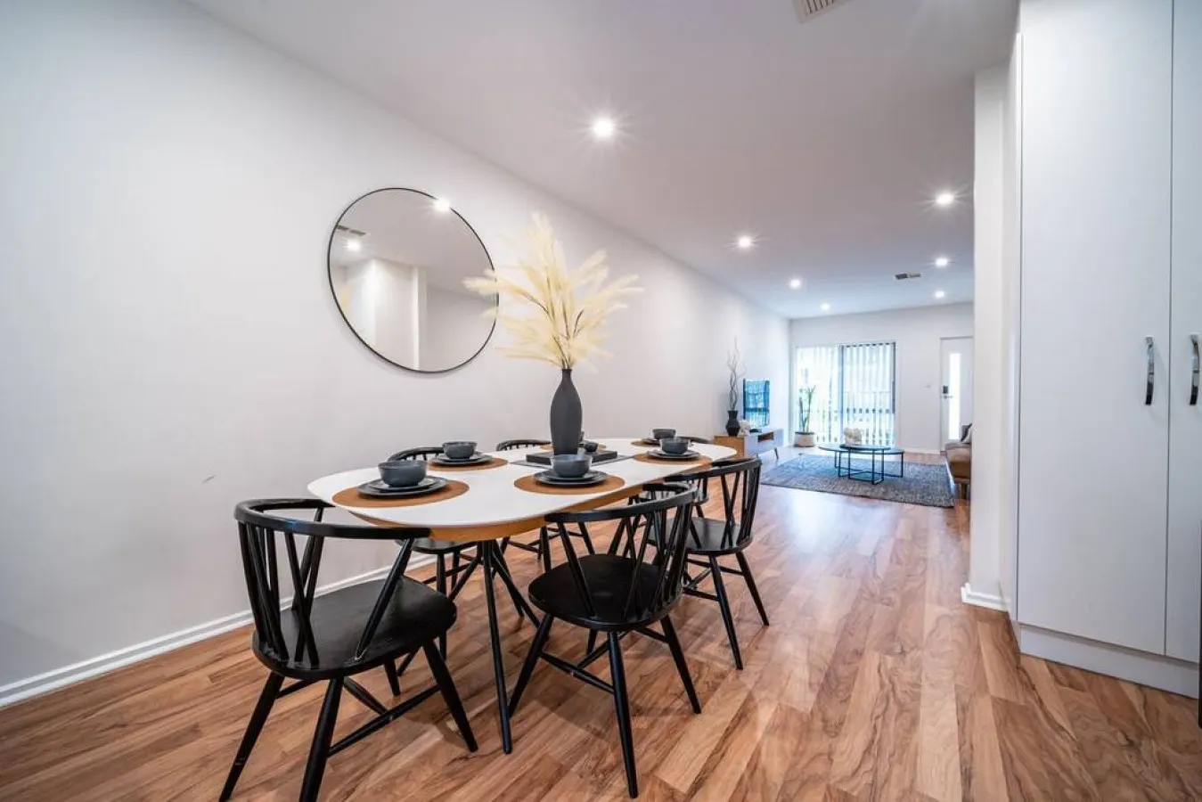 Black Oak at Brompton – Contemporary Parkside Stay 10