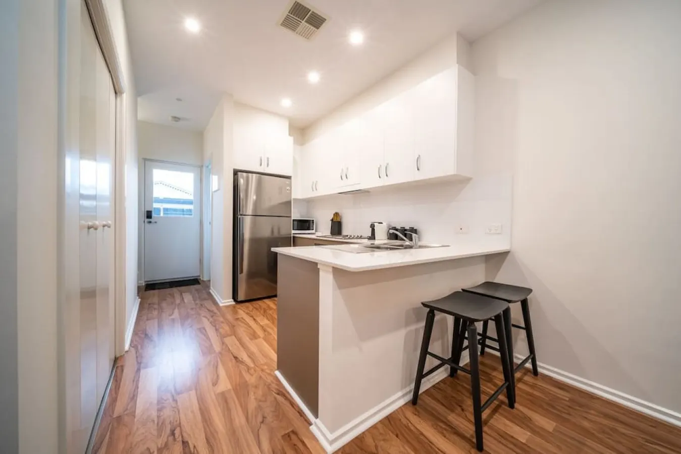 Black Oak at Brompton – Contemporary Parkside Stay 12