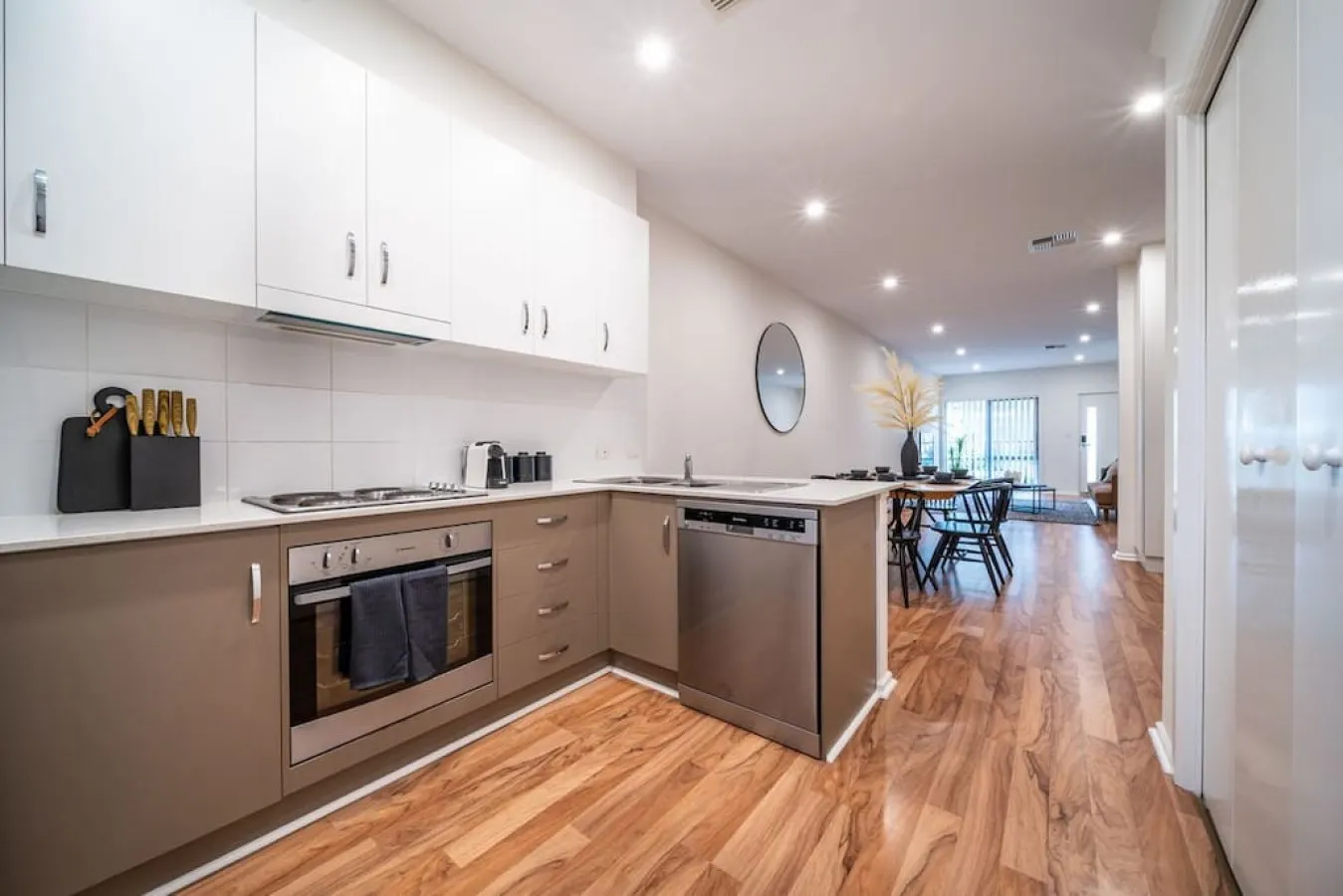 Black Oak at Brompton – Contemporary Parkside Stay 13