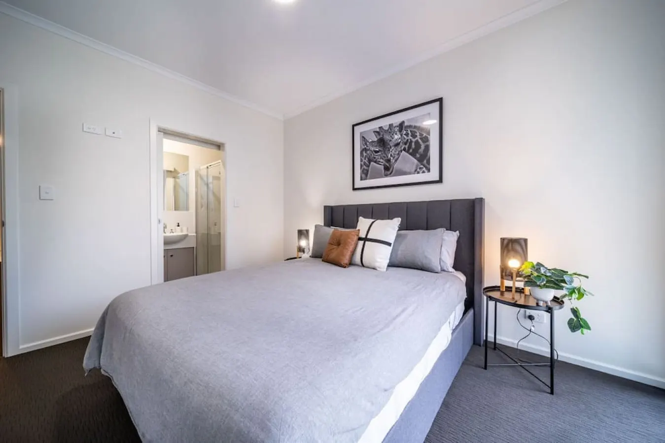 Black Oak at Brompton – Contemporary Parkside Stay 15