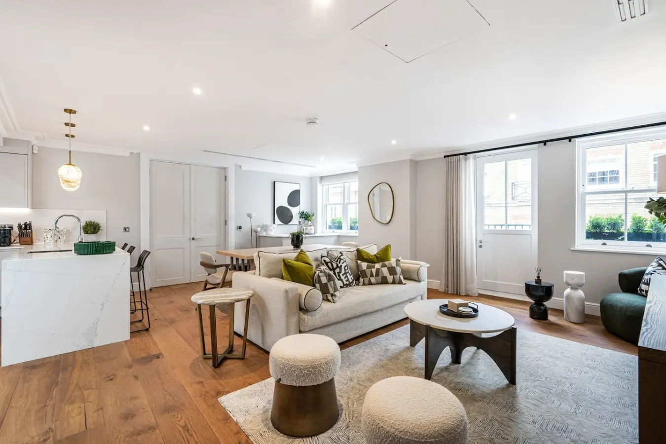 Luxury Mayfair 2-Bed | Central AC | Prime Location
