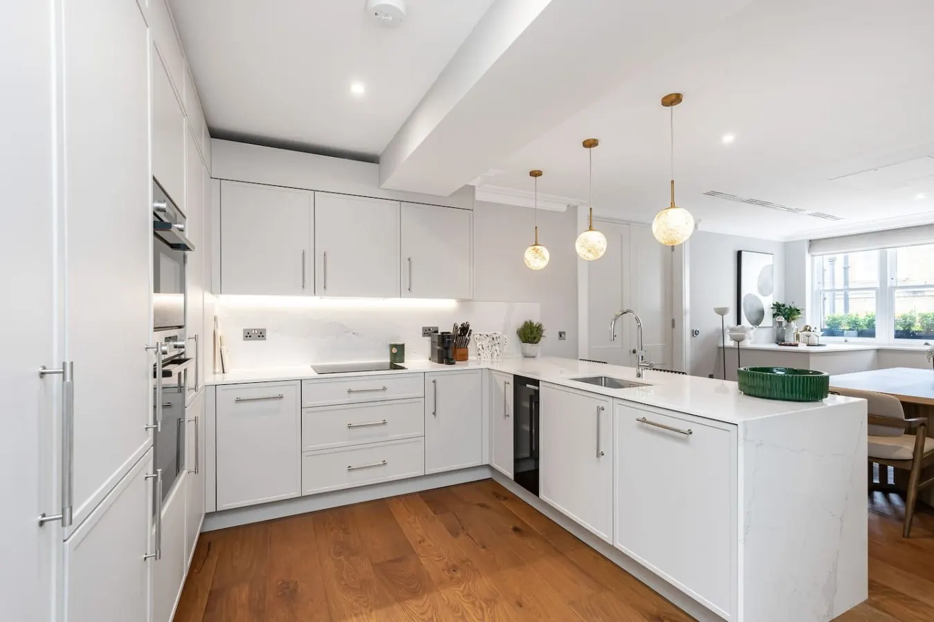 Luxury Mayfair 2-Bed Central AC Prime Location 12