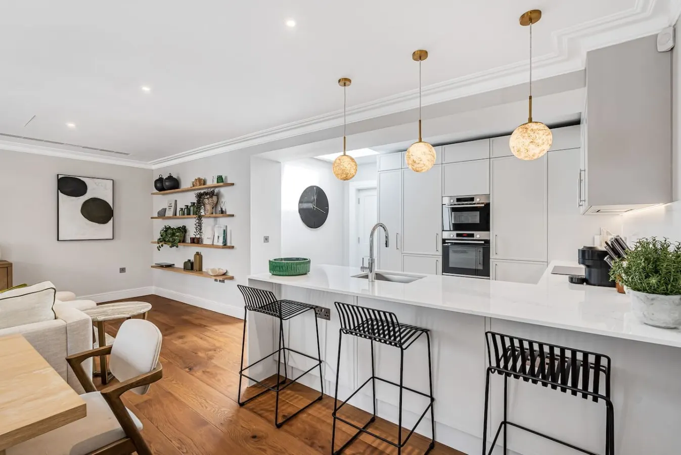 Luxury Mayfair 2-Bed Central AC Prime Location 15