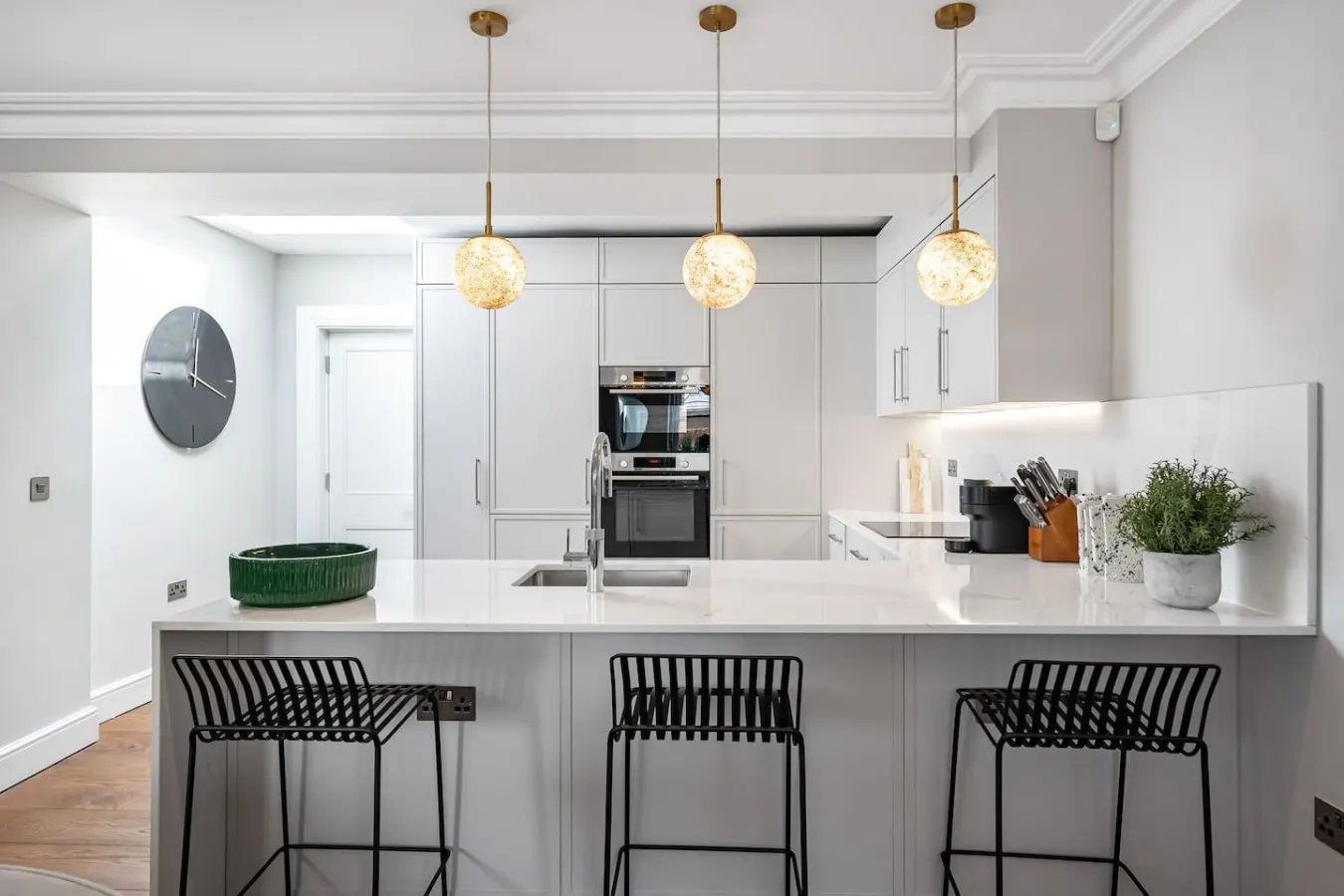 Luxury Mayfair 2-Bed Central AC Prime Location 16