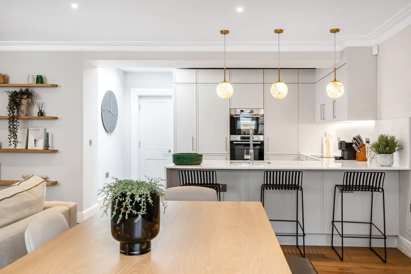 Luxury Mayfair 2-Bed Central AC Prime Location 18