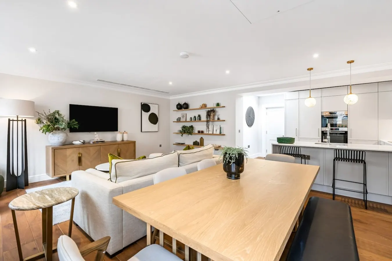 Luxury Mayfair 2-Bed Central AC Prime Location 19
