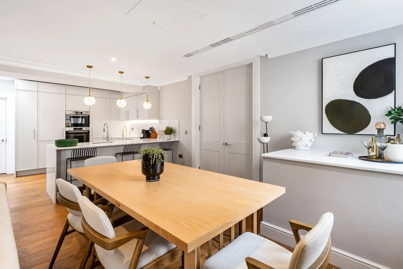 Luxury Mayfair 2-Bed Central AC Prime Location 20