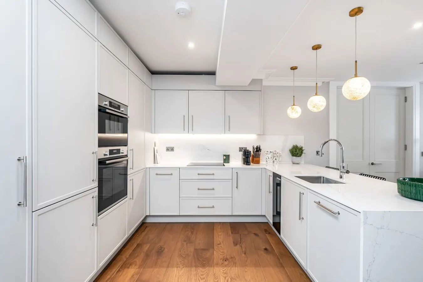 Luxury Mayfair 2-Bed | Central AC | Prime Location — photo 3