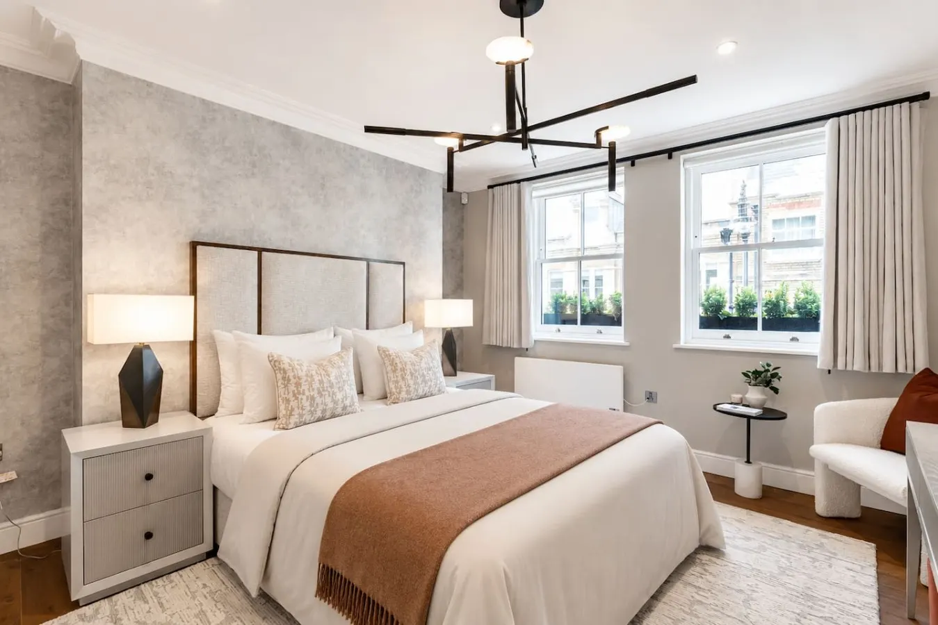 Luxury Mayfair 2-Bed | Central AC | Prime Location — photo 4