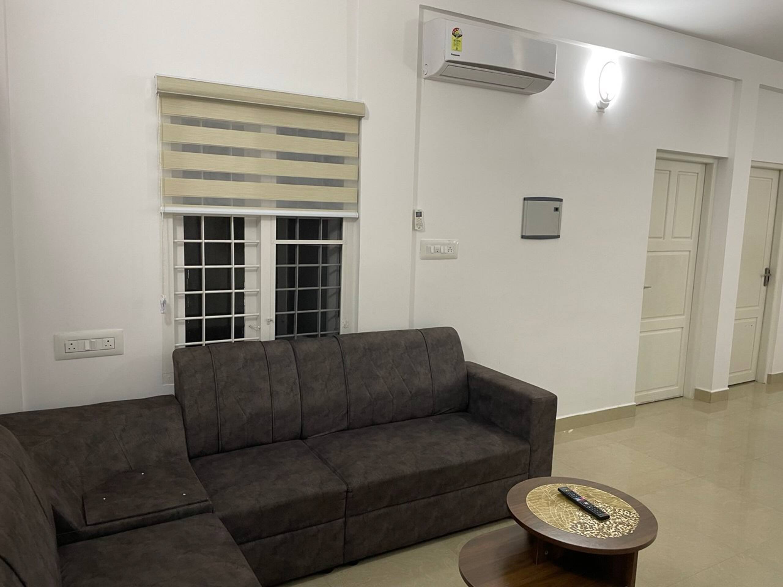 Urban Loft 1BHK 101 10 min to Lulu w/ greenery 10