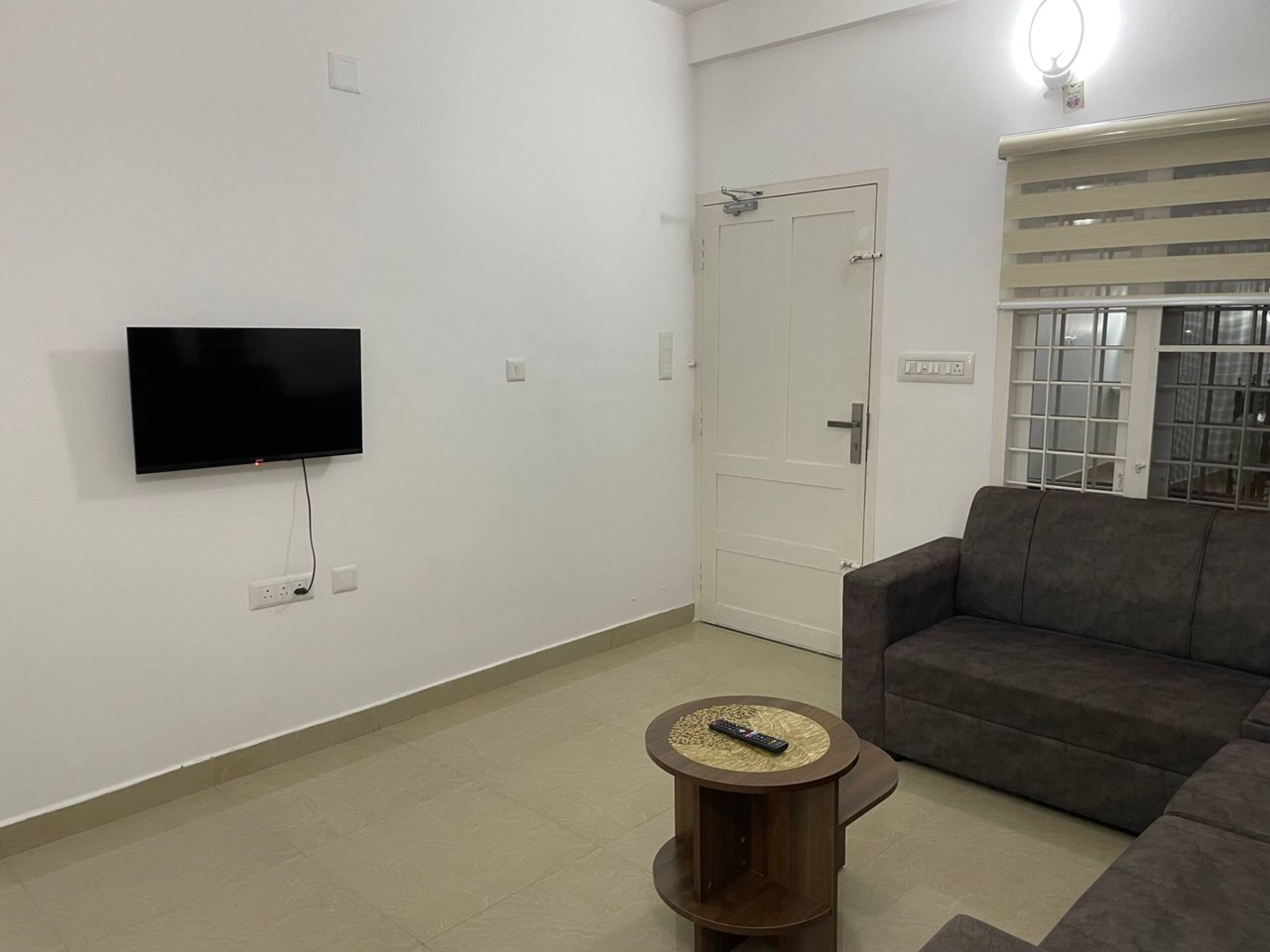 Urban Loft 1BHK 101 10 min to Lulu w/ greenery 11
