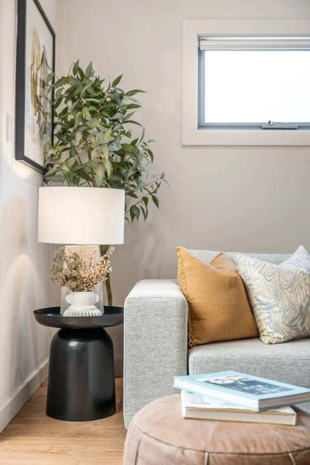 Urban Luxe—A Contemporary City-Edge Haven 10
