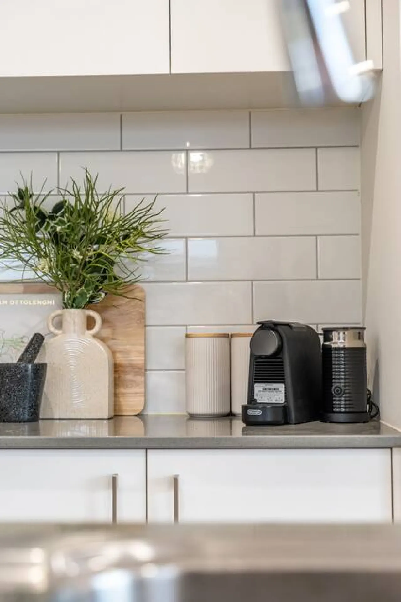 Urban Luxe—A Contemporary City-Edge Haven 15