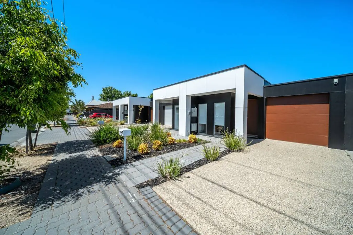 Urban Luxe—A Contemporary City-Edge Haven 6
