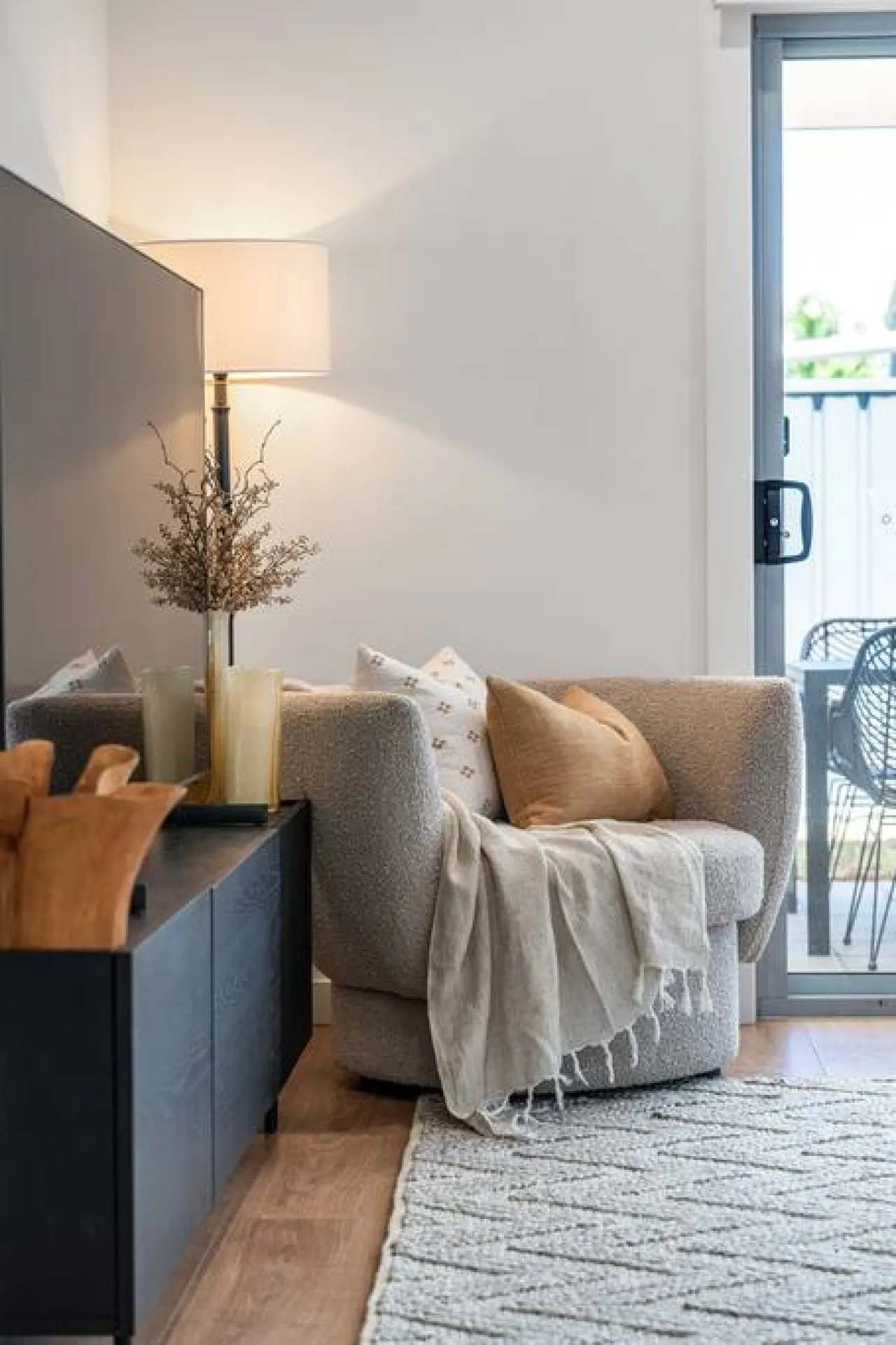 Urban Luxe—A Contemporary City-Edge Haven 8